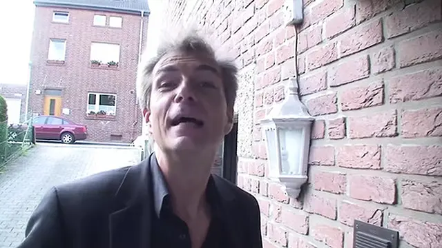 Hot blonde beauty enjoys intense anal👌 pleasure