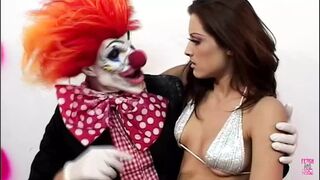 Kristina's naughty😈 gift: a scorching three-way with explosive dp action
