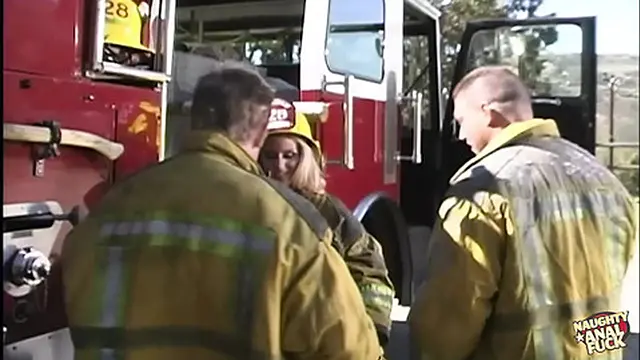 Latina Erotica After Giving Herself a Quick Self-rub, Samantha South Sticks Two Cocks in Her Constricted Tush 