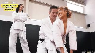 Jazmin Luv gets smashed by a dojo-trained monster cock🌭 inside her sweaty Brazilian booty