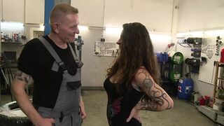 Scorching Threesome In The Garage With Bulging Cocks