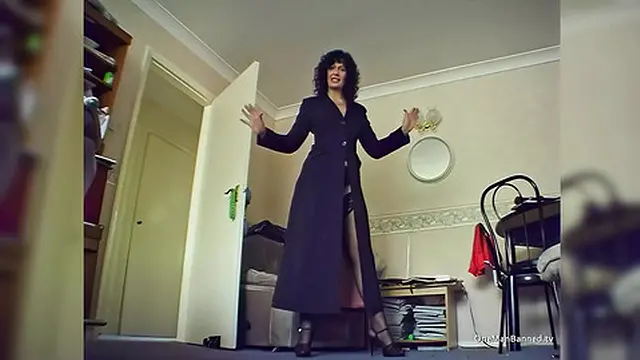 Three Men Enjoy a Hot British MILF′s Tight Ass🍑