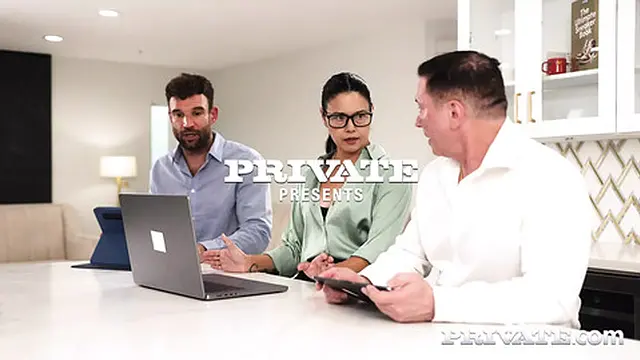 Secret🤫 chat - What to do when your boss demands a sudden call