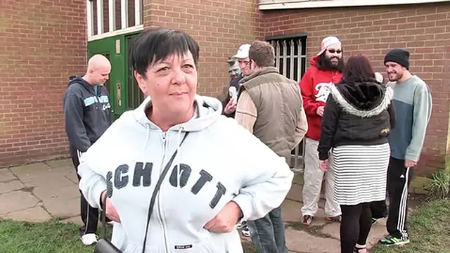 Brunette Lucia Love, Luke Hardy and Max DeedsH in threesome action