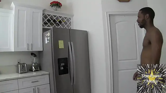 Caught in the Act: Savvy G's Surprise Threesome with Leilani Lei and Beth Makenna