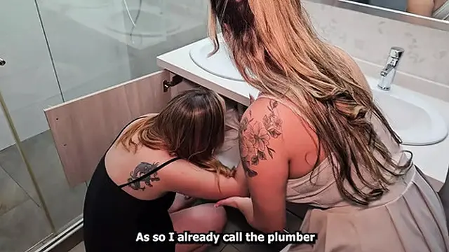 Plumber shares his cock🌭 with lesbian couple on their anniversary