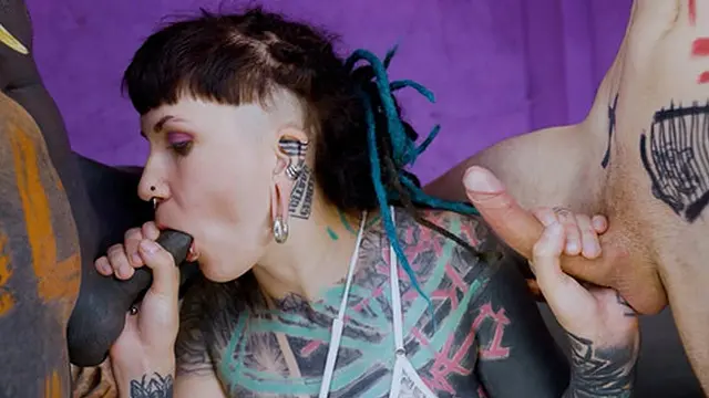 Teen tattooed girl gets deep anal👌 rough play in a wild three-way session
