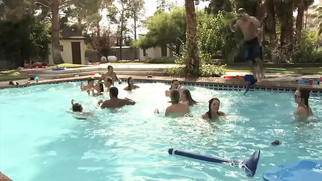 Adrianna Luna and Mia Gold receive a tight anal👌 session