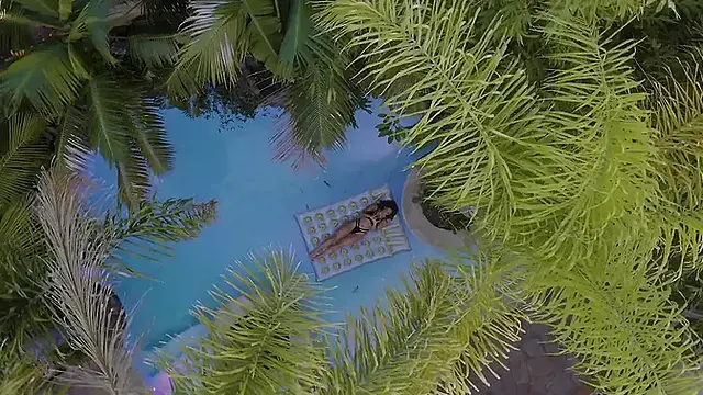 Vixen She's Always Been Attracted to Older Men