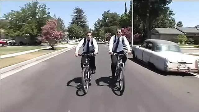 Two men penetrate a pierced blonde′s eager slit